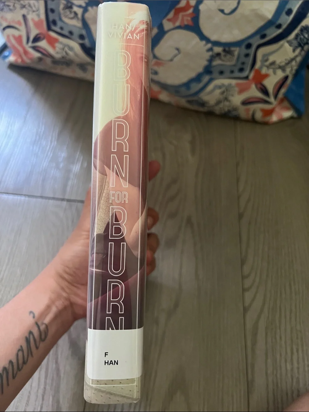 Burn for Burn by Jenny Han & Siobhan Vivian - Soft Pink Cover